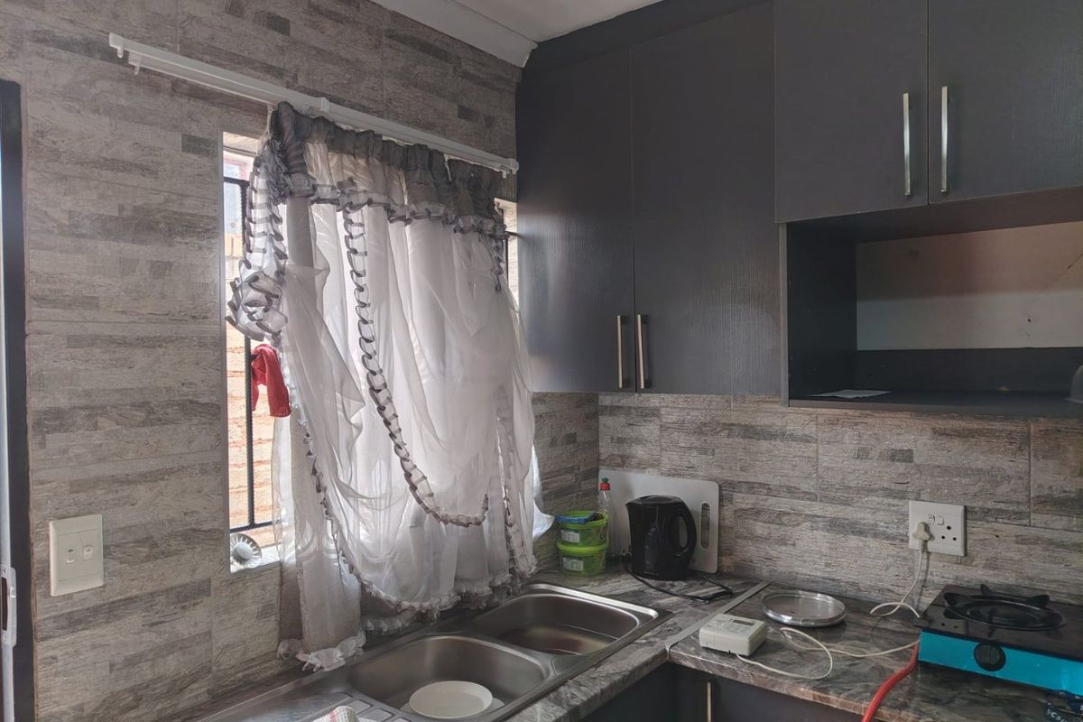 Two Bedrooms Home for Rent - Lotus Gardens  - Photo 4