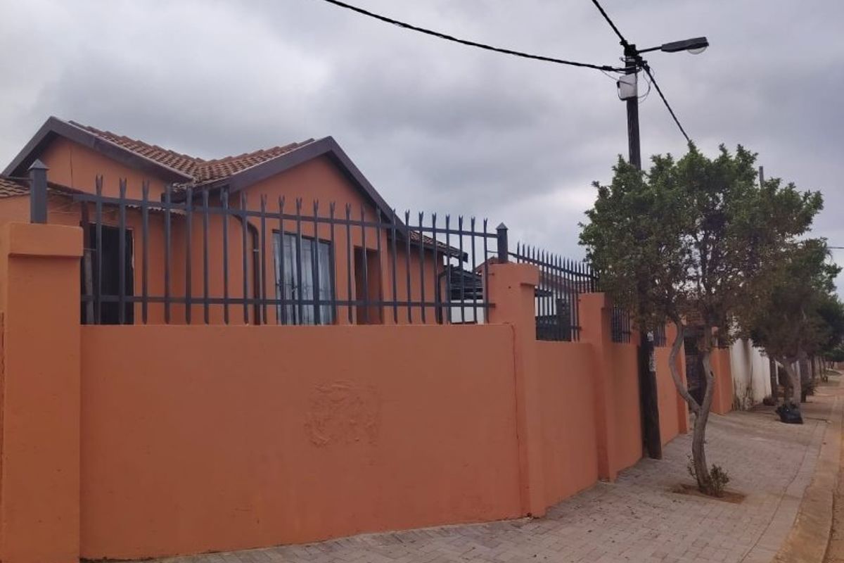 Two Bedrooms Home for Rent - Lotus Gardens  - Photo 3