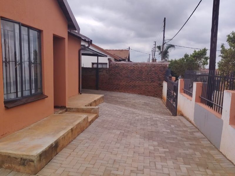 Two Bedrooms Home for Rent - Lotus Gardens  - Photo 9