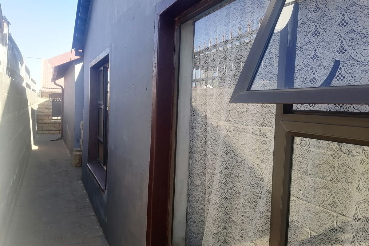 Beautiful, renovated 3 bedroom family home for sale in Grasslandn Bloemfontein - Photo 5