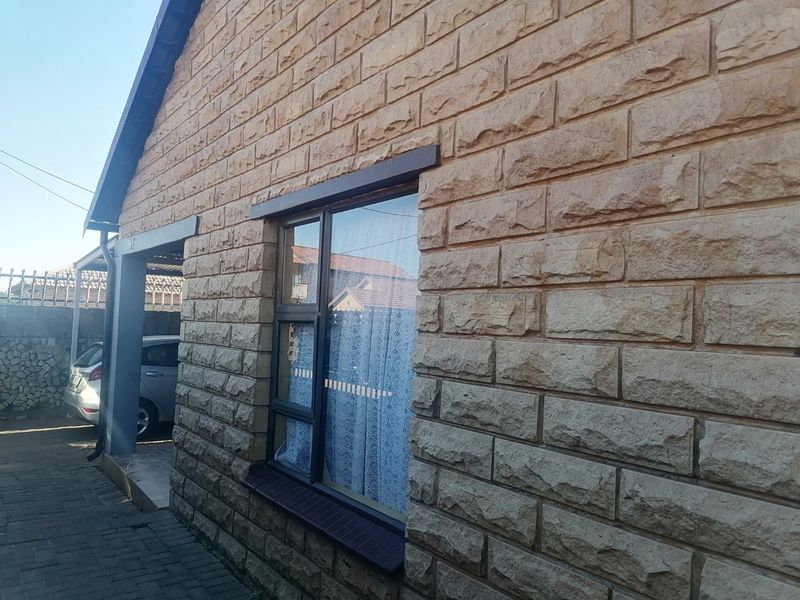 Beautiful, renovated 3 bedroom family home for sale in Grasslandn Bloemfontein - Photo 4