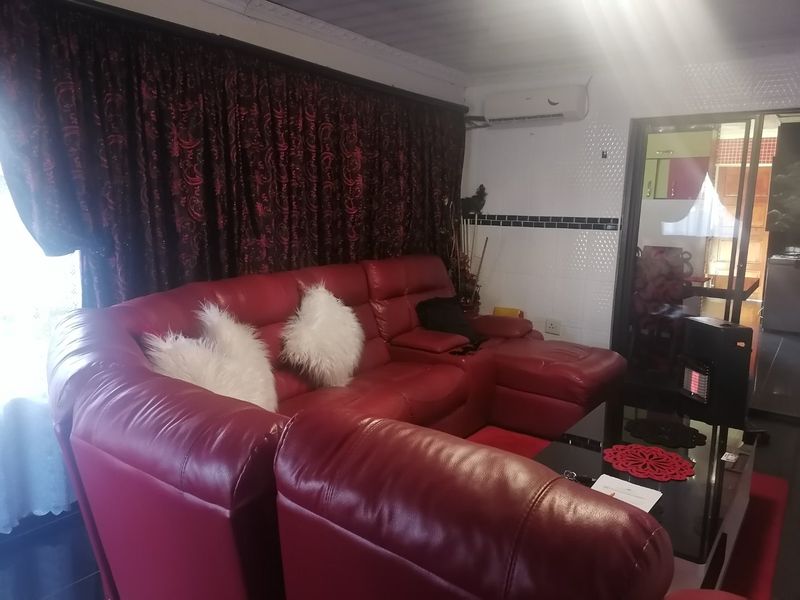 Beautiful, renovated 3 bedroom family home for sale in Grasslandn Bloemfontein - Photo 10