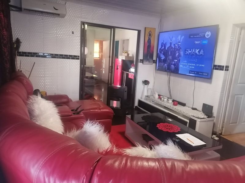 Beautiful, renovated 3 bedroom family home for sale in Grasslandn Bloemfontein - Photo 9