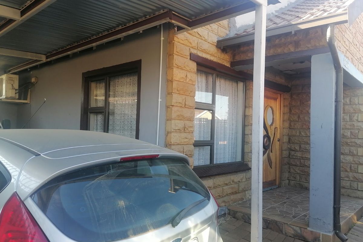 Beautiful, renovated 3 bedroom family home for sale in Grasslandn Bloemfontein - Photo 3