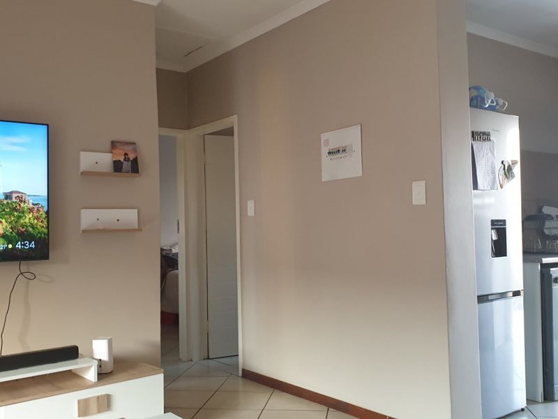 Modern 2 Bedroom Apartment Monavoni - Photo 2