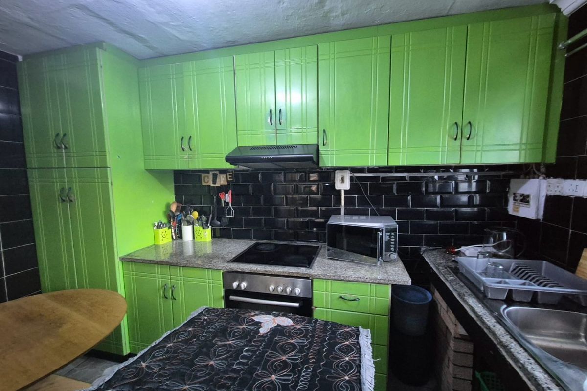 Priced to go!! Starter home  - Photo 3