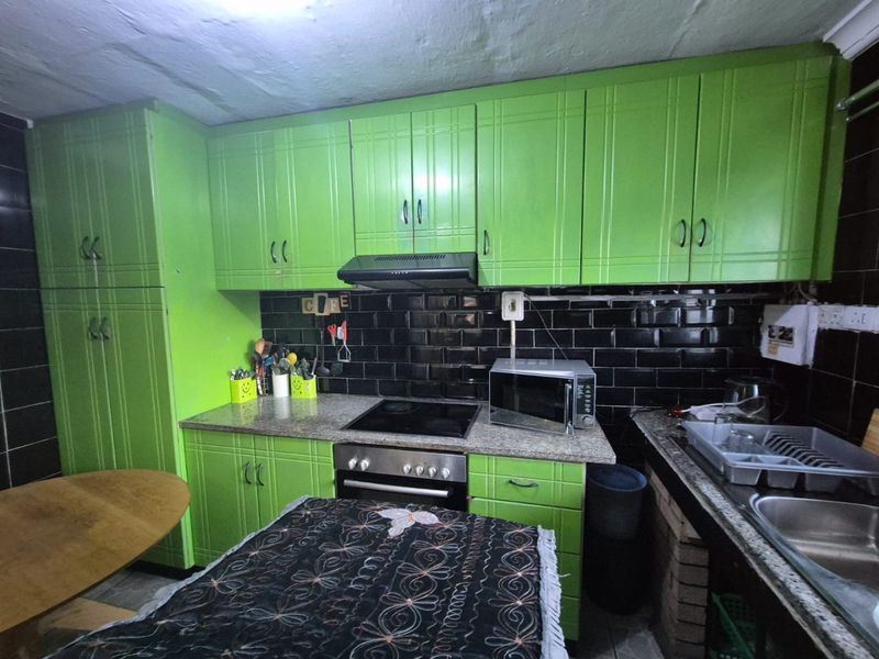 Priced to go!! Starter home  - Photo 3