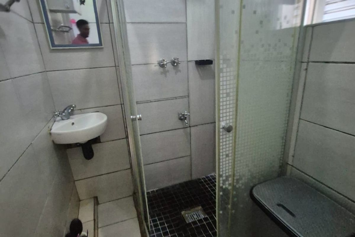 Priced to go!! Starter home  - Photo 4