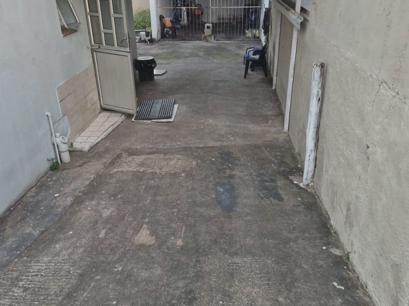 Priced to go!! Starter home  - Photo 8