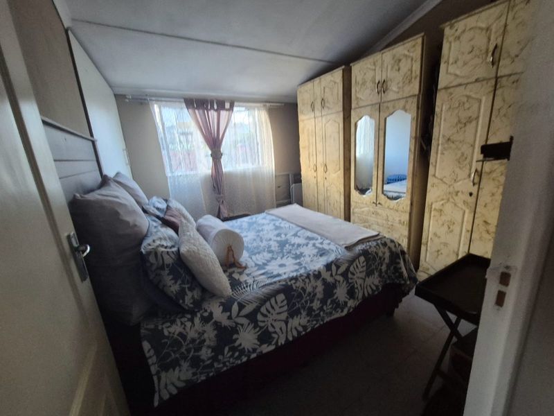 Priced to go!! Starter home  - Photo 7