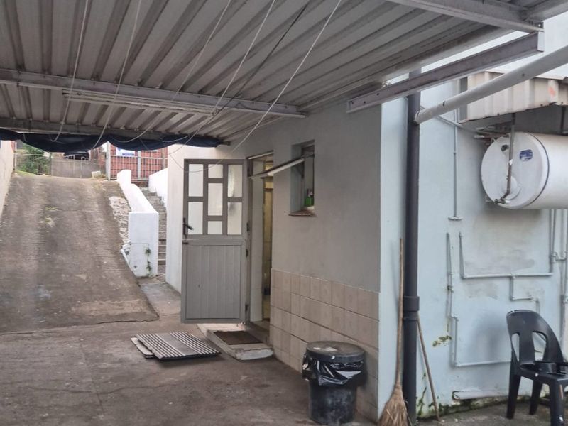 Priced to go!! Starter home  - Photo 2