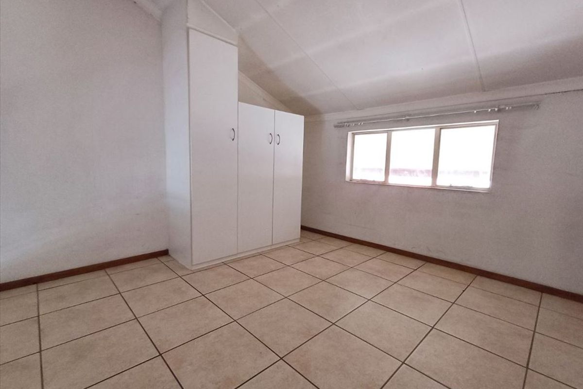 Cozy Starter Home Ideal for Simplified Living - Photo 2