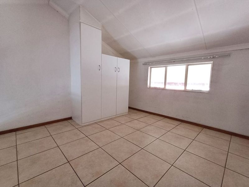 Cozy Starter Home Ideal for Simplified Living - Photo 2