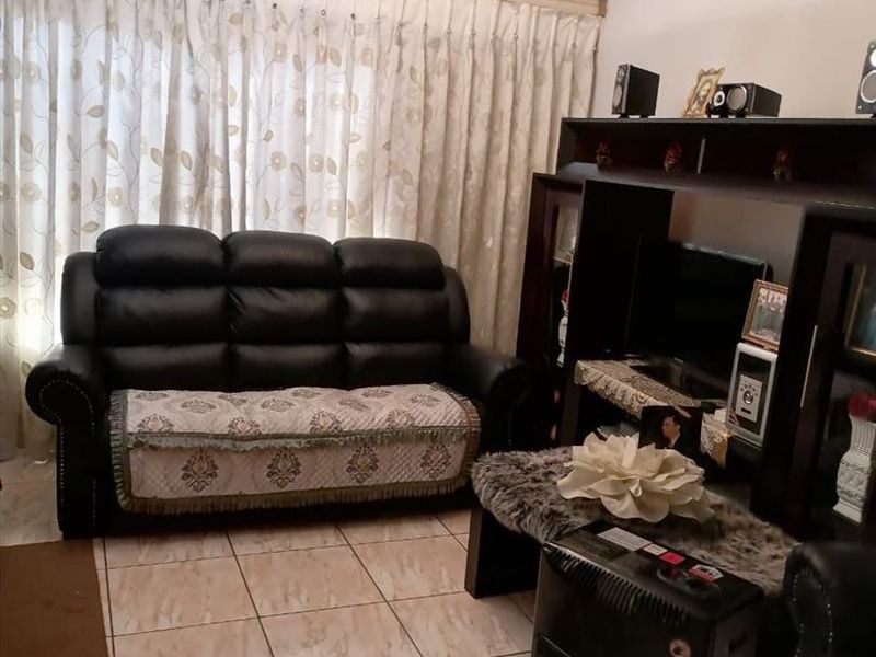 Spacious Family Home with Staff Quarters - Photo 2