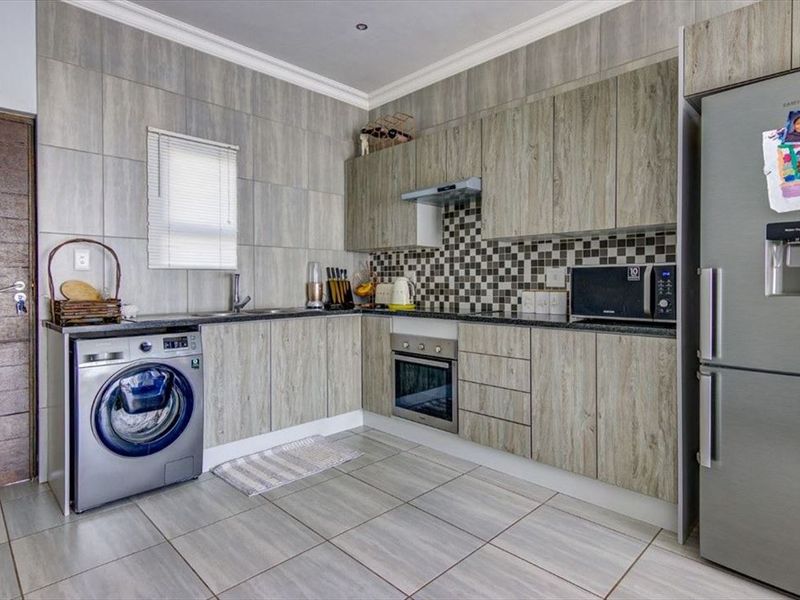 Charming Two-Bedroom Home with Pool - Photo 1