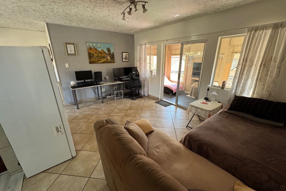 Stylish Two-Bedroom Home with Pool and En-Suite - Photo 3