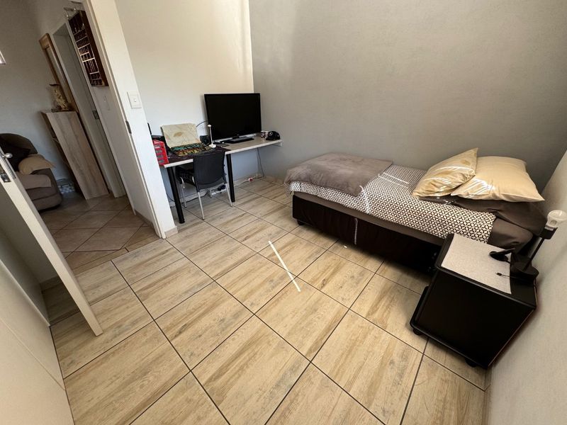 Stylish Two-Bedroom Home with Pool and En-Suite - Photo 6