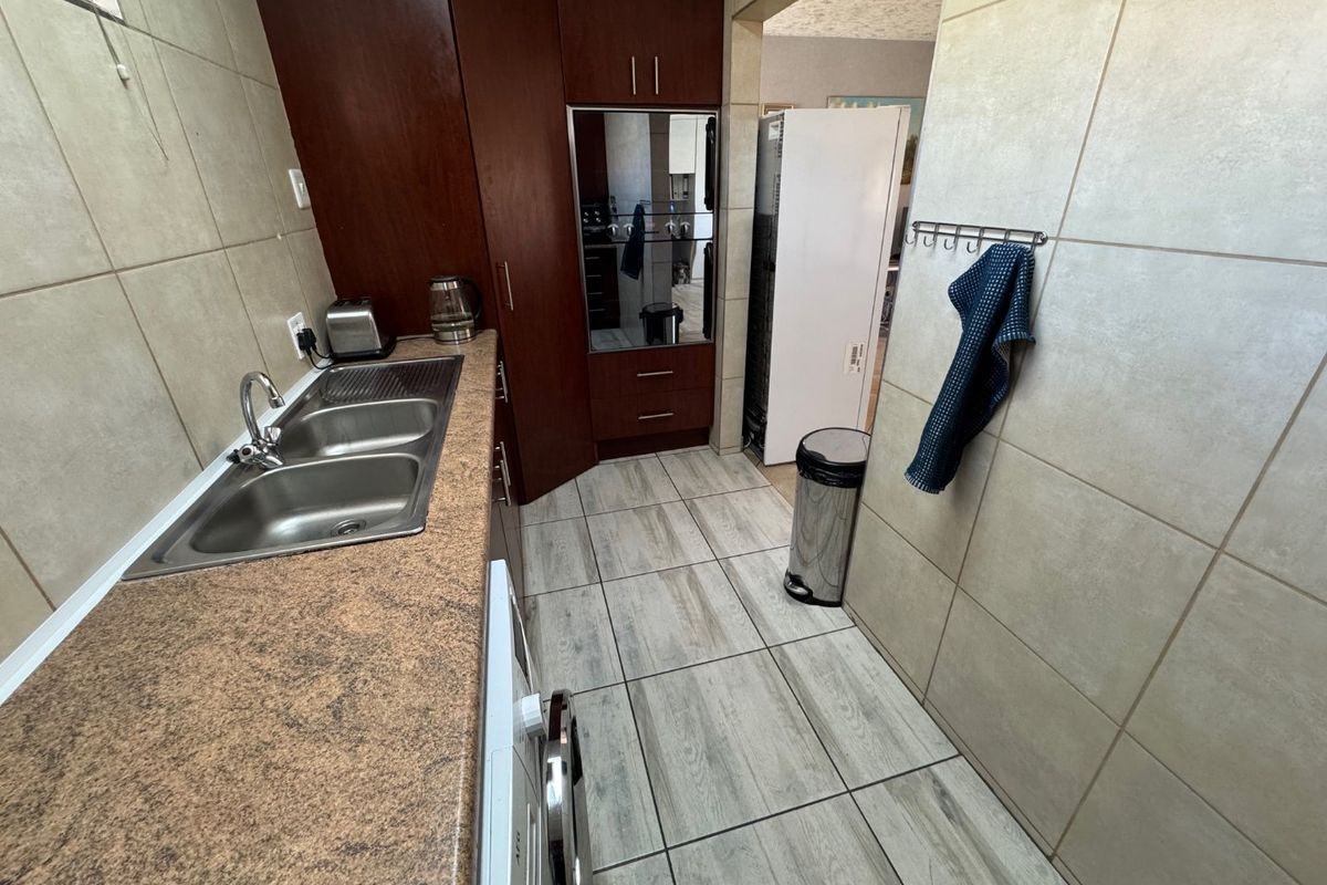 Stylish Two-Bedroom Home with Pool and En-Suite - Photo 2