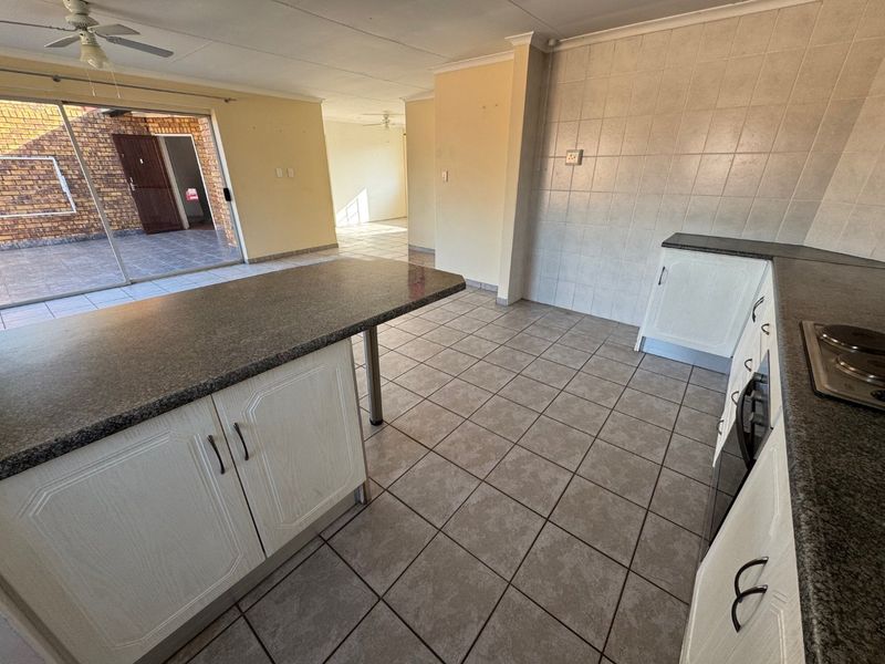 Charming Three-Bedroom Home with Study and Double Garage - Photo 9