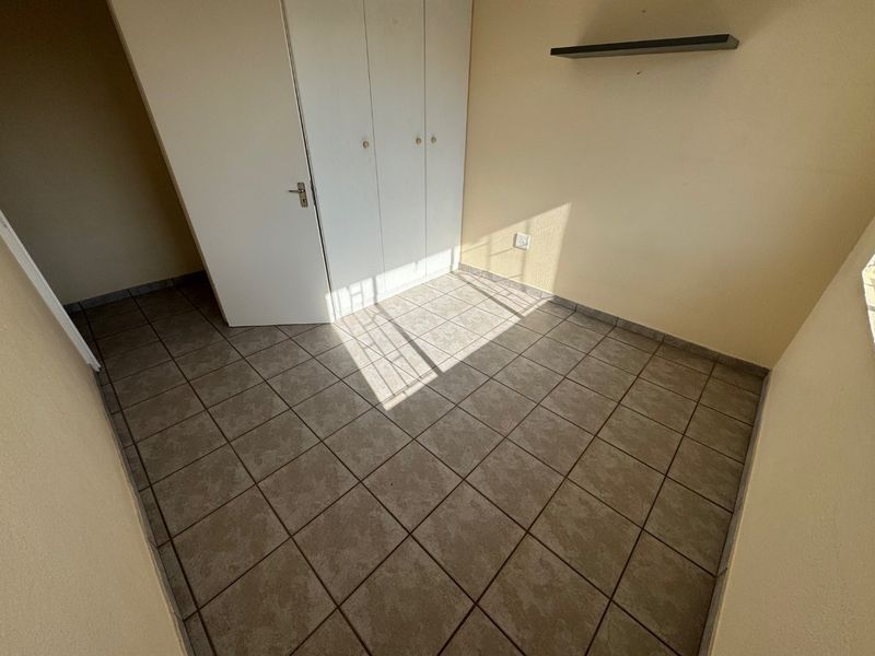 Charming Three-Bedroom Home with Study and Double Garage - Photo 10