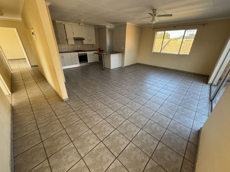 Charming Three-Bedroom Home with Study and Double Garage - Photo 6