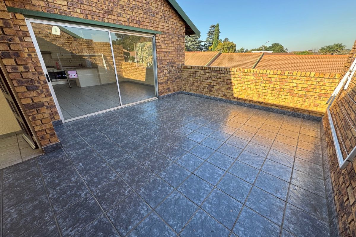 Charming Three-Bedroom Home with Study and Double Garage - Photo 2