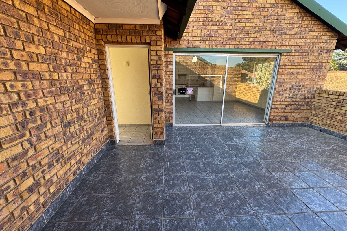 Charming Three-Bedroom Home with Study and Double Garage - Photo 3