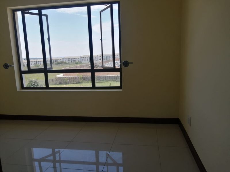 Modern 2 Bed Apartment in Carlswald - Photo 5