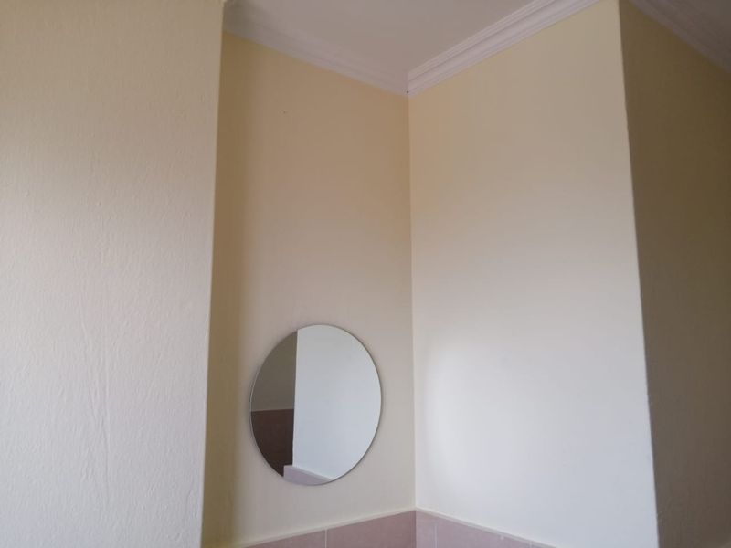 Modern 2 Bed Apartment in Carlswald - Photo 9