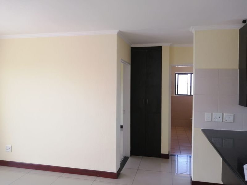 Modern 2 Bed Apartment in Carlswald - Photo 8