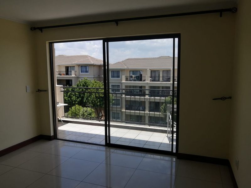 Modern 2 Bed Apartment in Carlswald - Photo 3