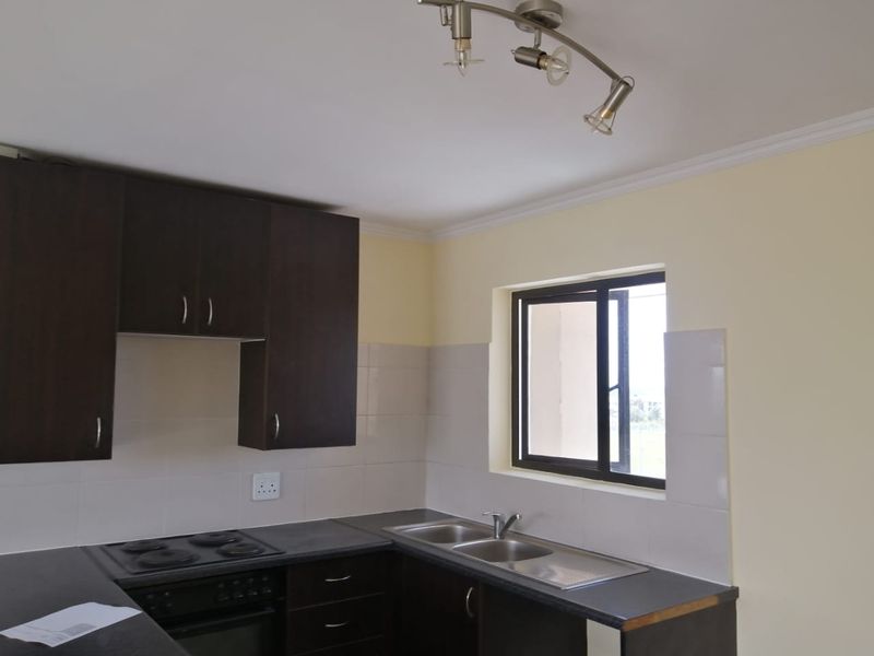 Modern 2 Bed Apartment in Carlswald - Photo 4