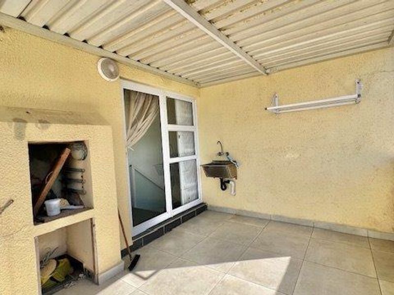 Spacious 5-Bedroom Home with Stunning Sea Views – St Michaels On Sea - Photo 6