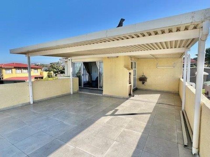 Spacious 5-Bedroom Home with Stunning Sea Views – St Michaels On Sea - Photo 4