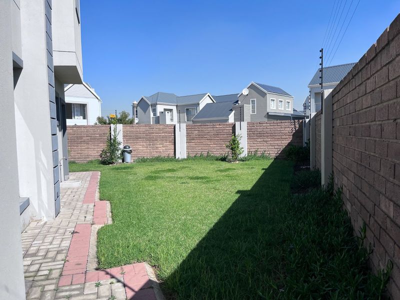 For Sale : Stunning 3-Bedroom Family Home in Prime Location - Photo 9