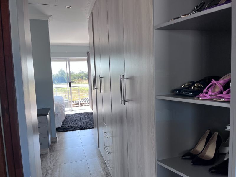 For Sale : Stunning 3-Bedroom Family Home in Prime Location - Photo 5