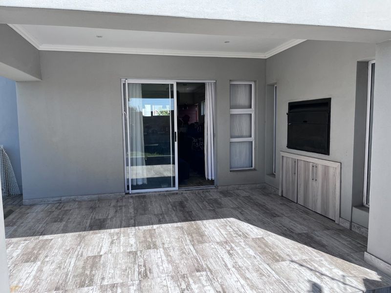 For Sale : Stunning 3-Bedroom Family Home in Prime Location - Photo 9