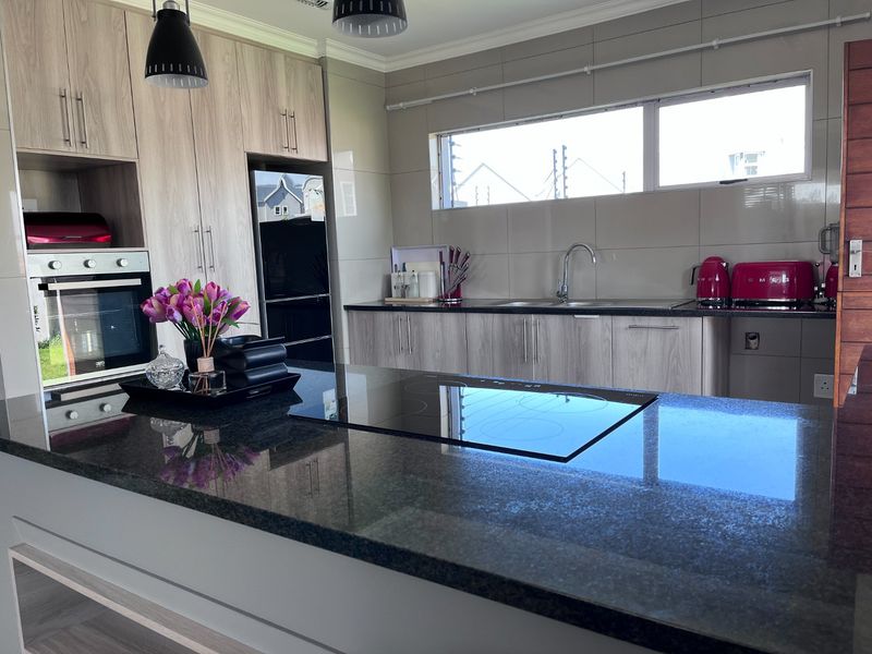 For Sale : Stunning 3-Bedroom Family Home in Prime Location - Photo 8