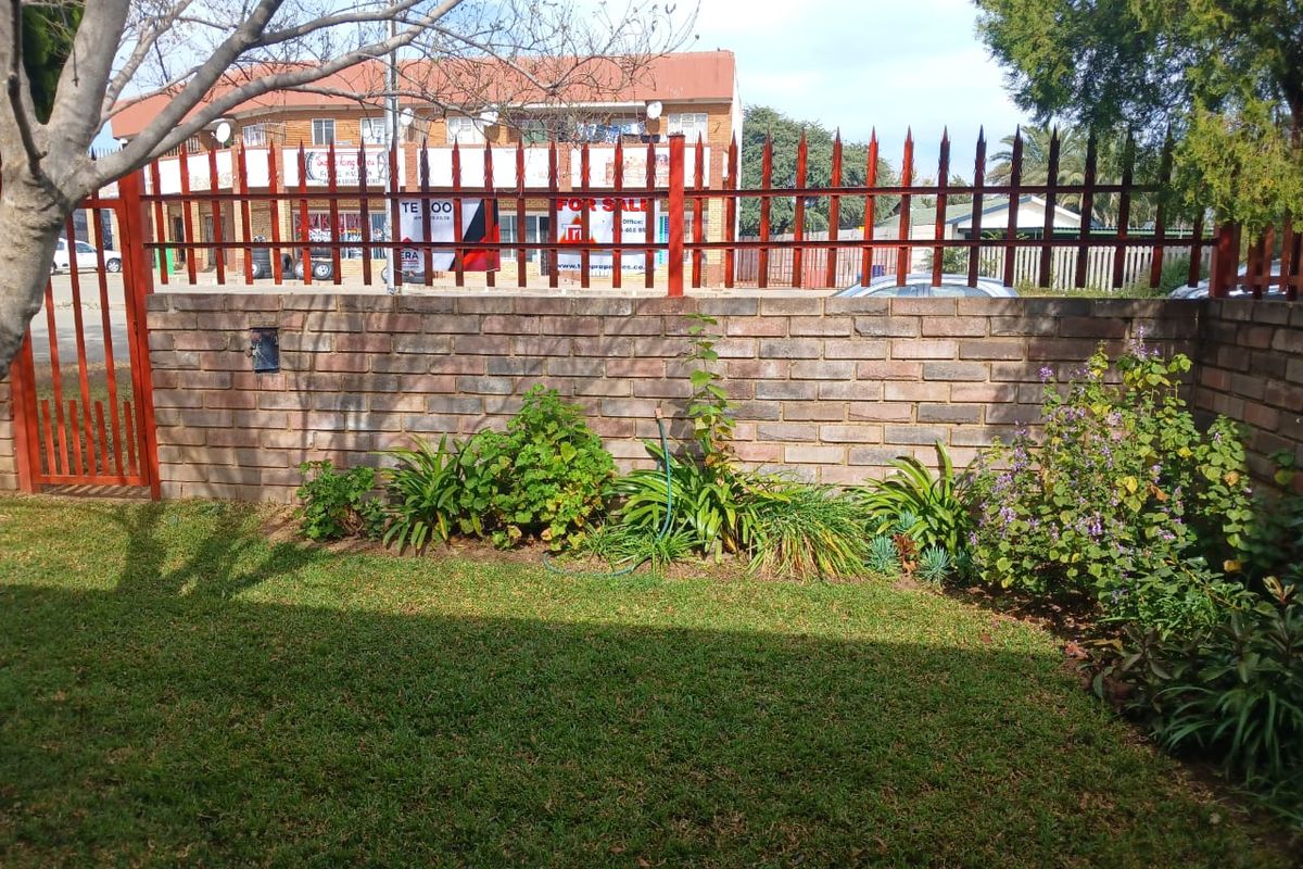 Modern Comfort Meets Effortless Living – Stylish Townhouse in Songloed, Klerksdorp - Photo 4