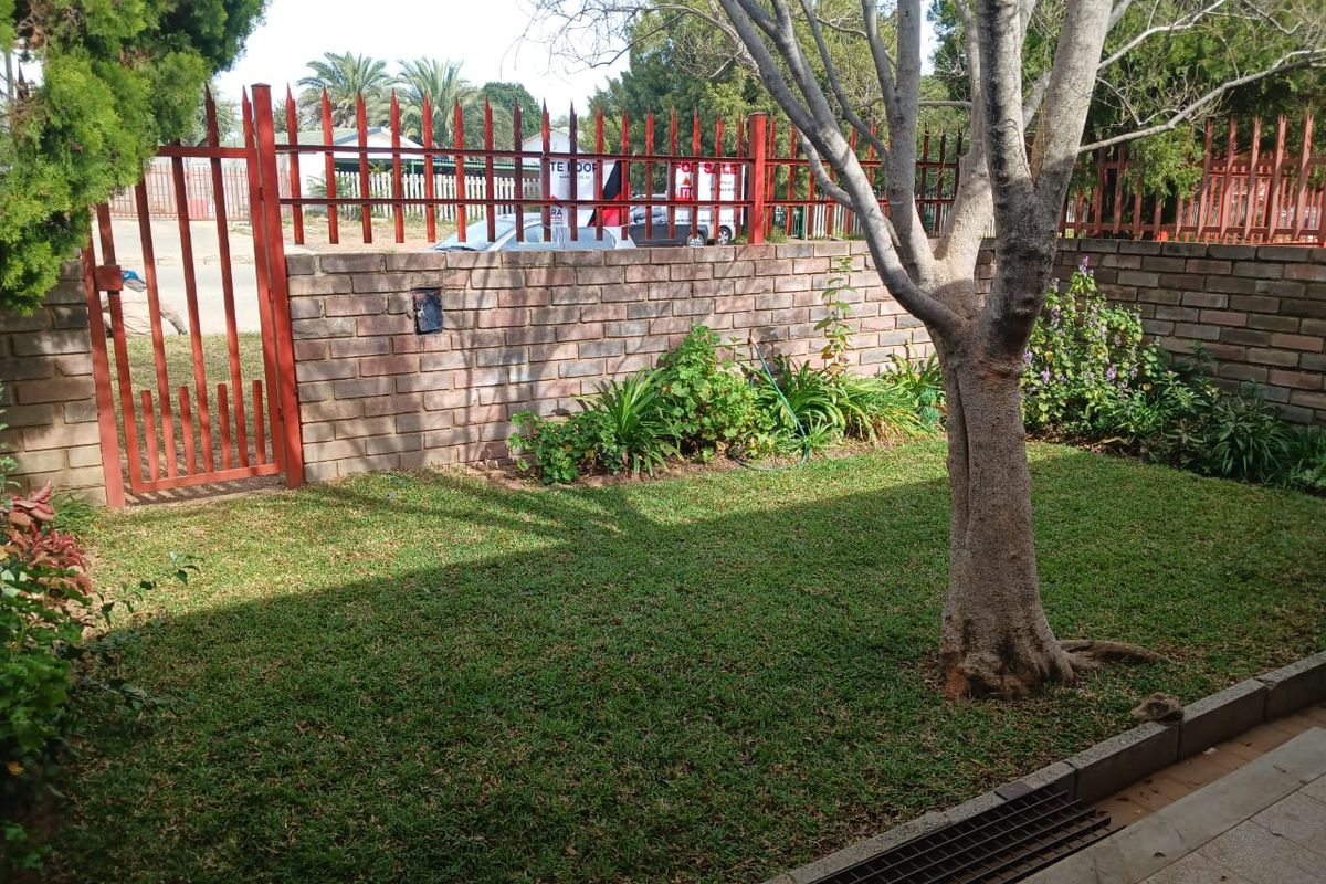 Modern Comfort Meets Effortless Living – Stylish Townhouse in Songloed, Klerksdorp - Photo 3