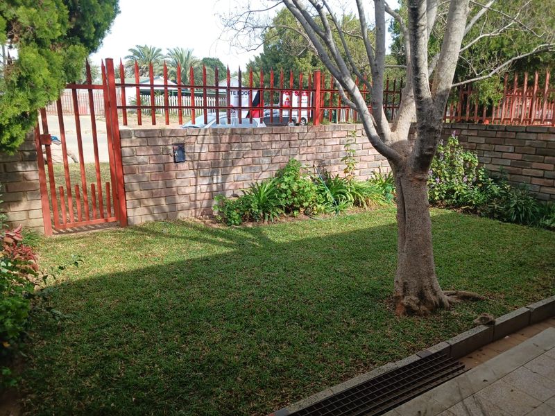 Modern Comfort Meets Effortless Living – Stylish Townhouse in Songloed, Klerksdorp - Photo 3