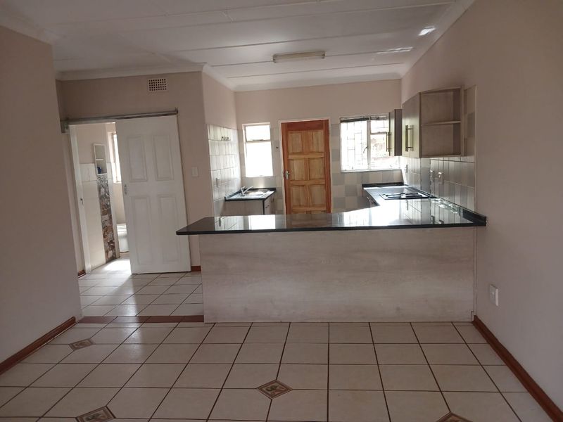 Modern Comfort Meets Effortless Living – Stylish Townhouse in Songloed, Klerksdorp - Photo 6