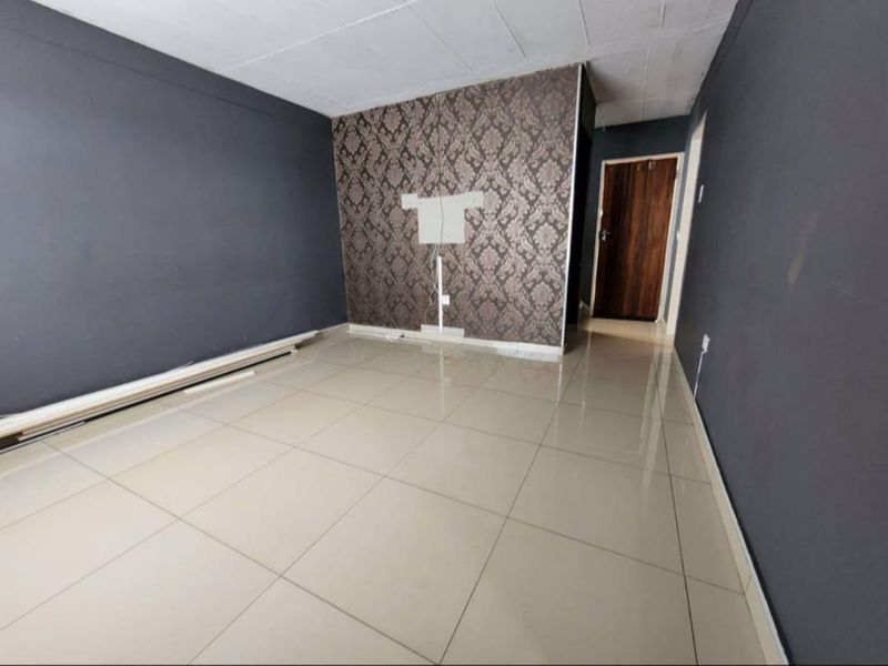 3-Bedroom Semi-Detached Duplex for Sale — Great Value & Convenient Location! - Photo 9