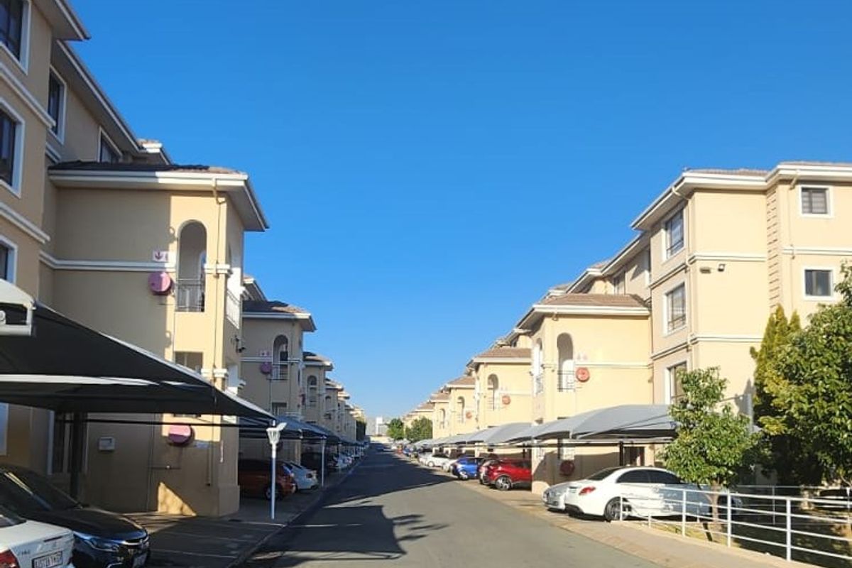 LOOKING FOR RENTAL IN MIDRAND? LOOK NO FURTHER........... - Photo 4