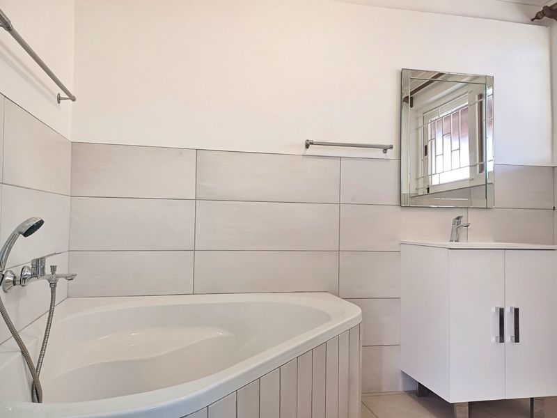 Charming 3 Bedroom Coastal Family Home in Tergniet - Photo 8