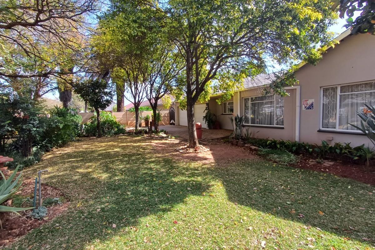 Elegant Family Home with Flatlet for Sale in Prime Flamwood Location - Photo 5