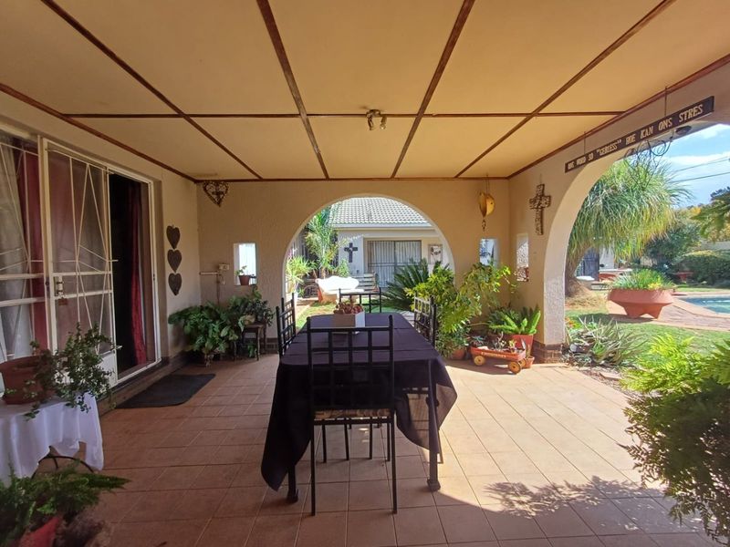 Elegant Family Home with Flatlet for Sale in Prime Flamwood Location - Photo 8