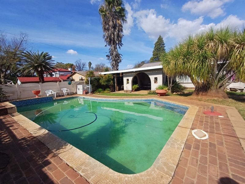 Elegant Family Home with Flatlet for Sale in Prime Flamwood Location - Photo 7