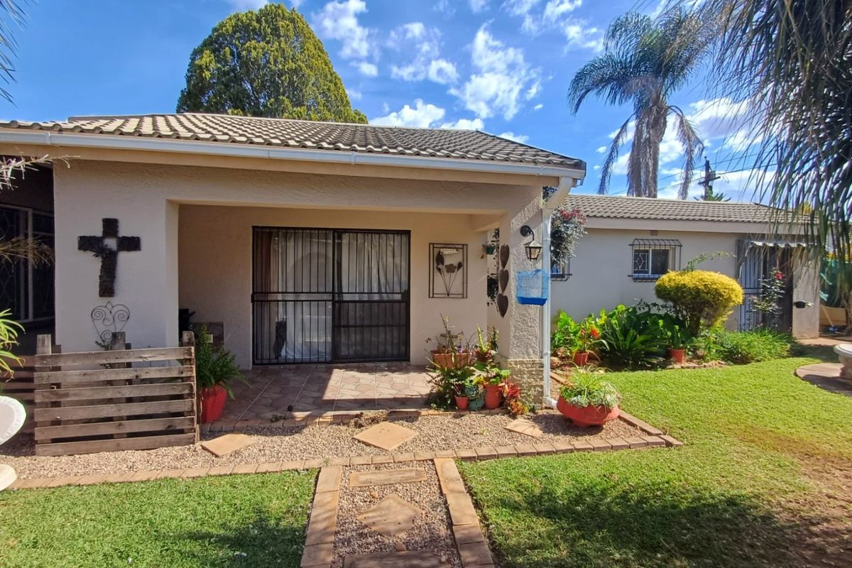 Elegant Family Home with Flatlet for Sale in Prime Flamwood Location - Photo 2