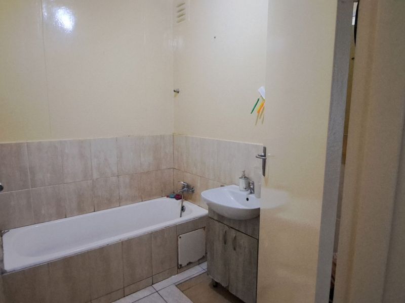 An excellent apartment for investors or first-time buyers - Photo 7